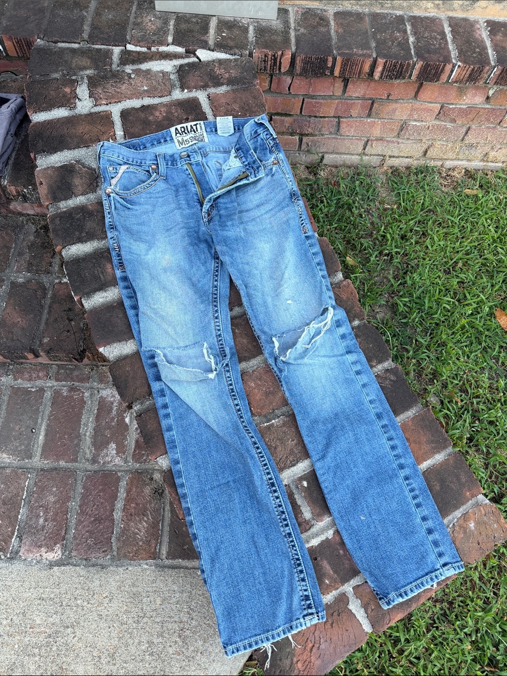 Ariat M5 slim straight Medium wash distressed  blue Jeans size 33 x 36 - Picture 5 of 5